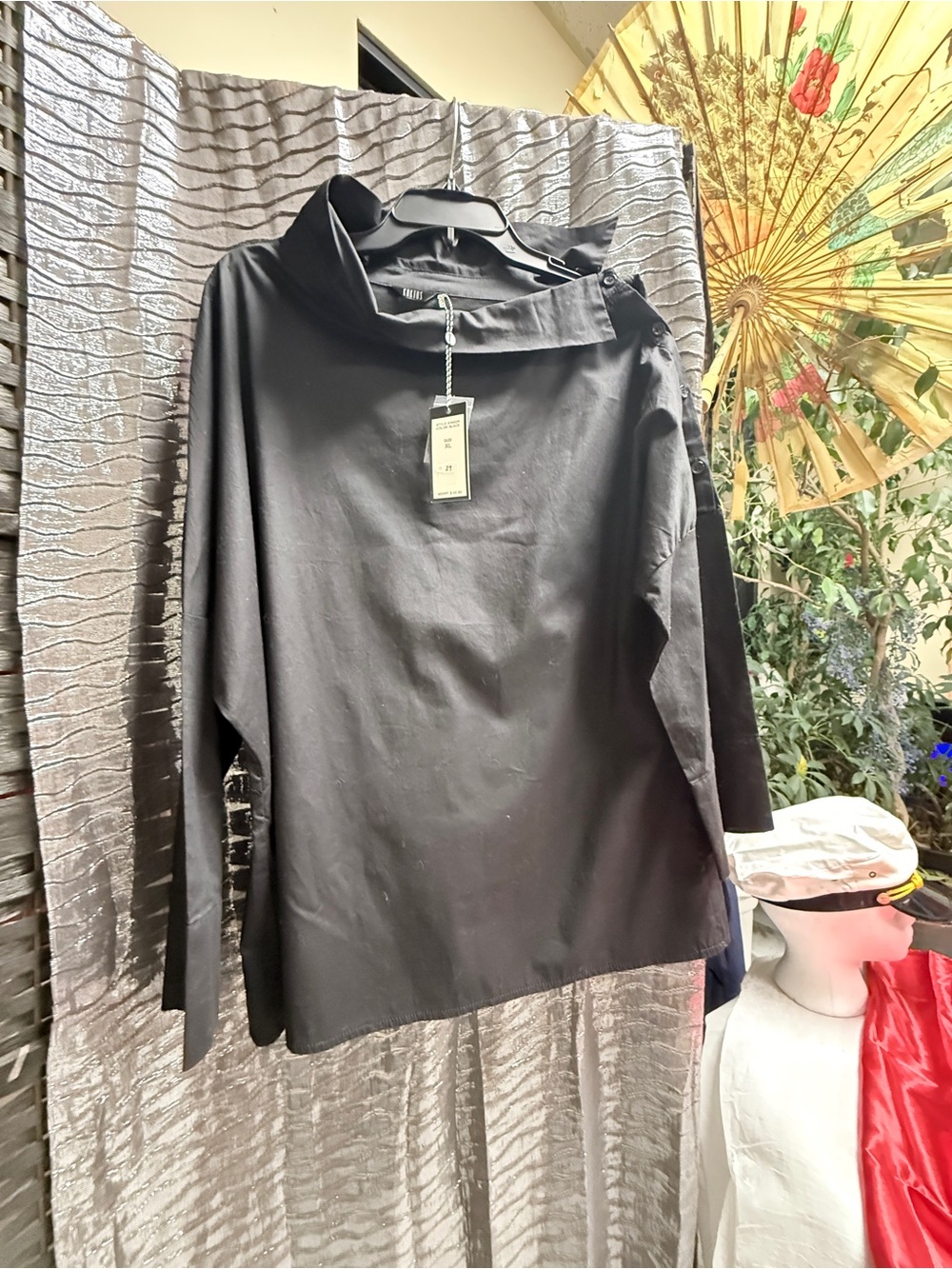 Kaktus Black Long-Sleeve Funnel Neck Top